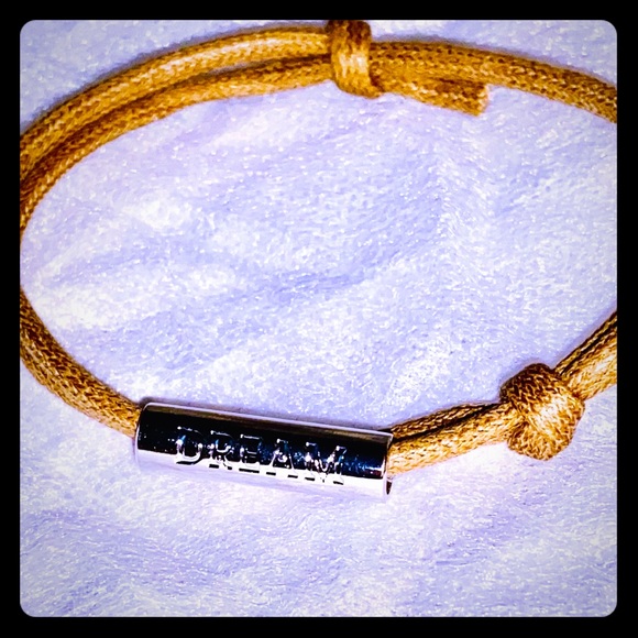 V.S. Pink “DREAM” w/o packaging bracelet - Picture 2 of 5